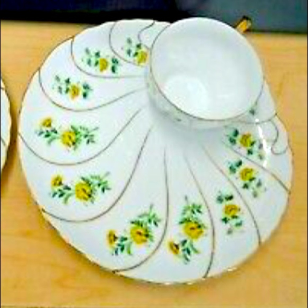 Giftcraft Shell Shape Snack Plates & tea cups - Picture 2 of 5